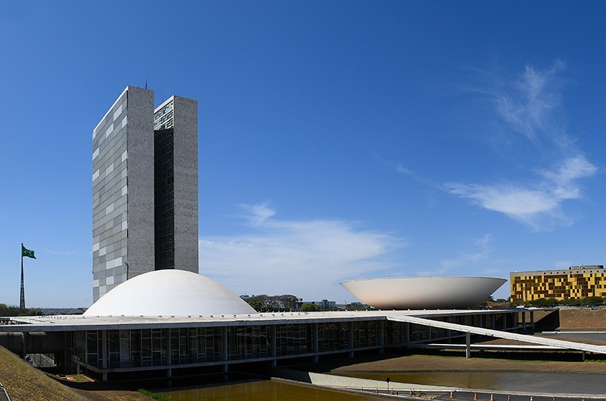Senado aprova projeto que facilita compra de vacinas pelo setor privado